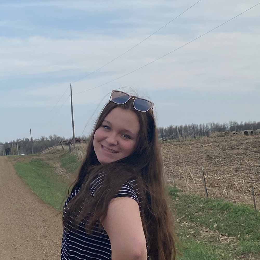 Meet your Posher, Jillian Anderson.